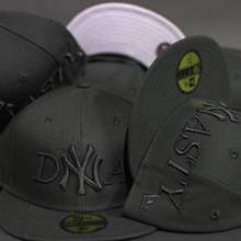 Load image into Gallery viewer, BLACK YANKEE CROWN
